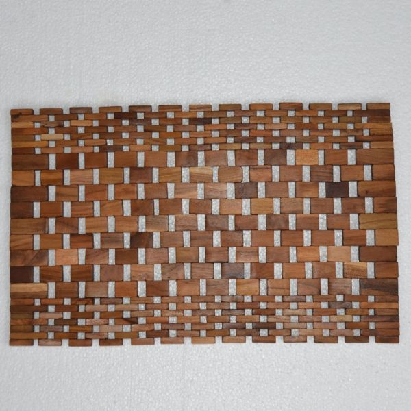 Folding wood placemat top detail