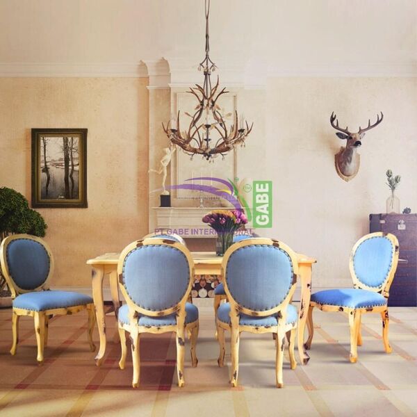 Fest Dining Table