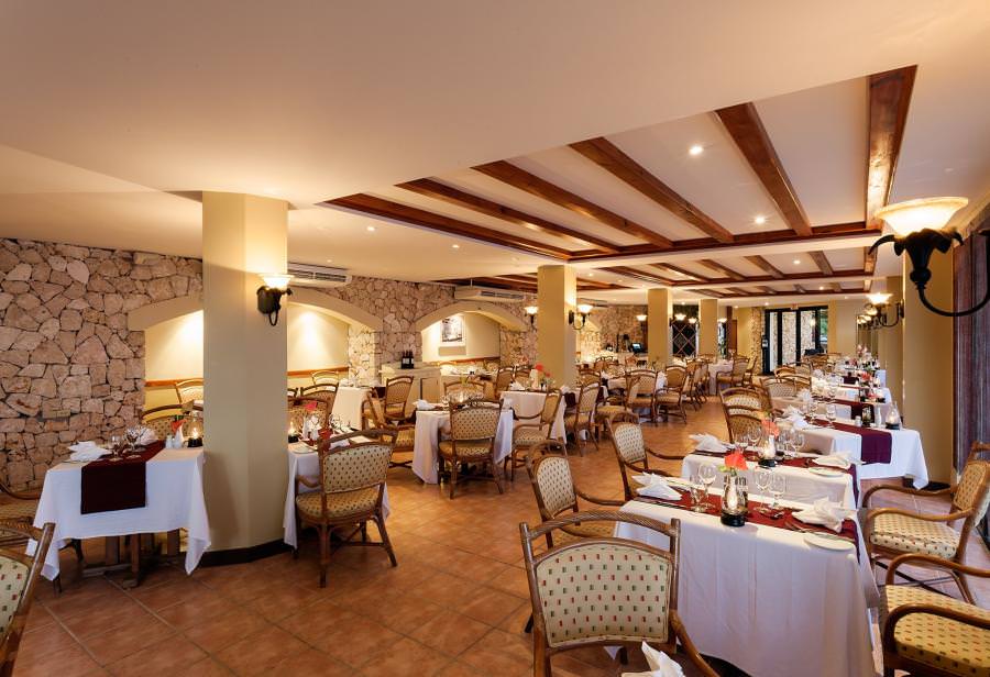 Sonesta maho beach resort casino restaurant